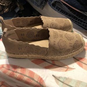 Crown vintage tan clover espadrilles sz 6.5